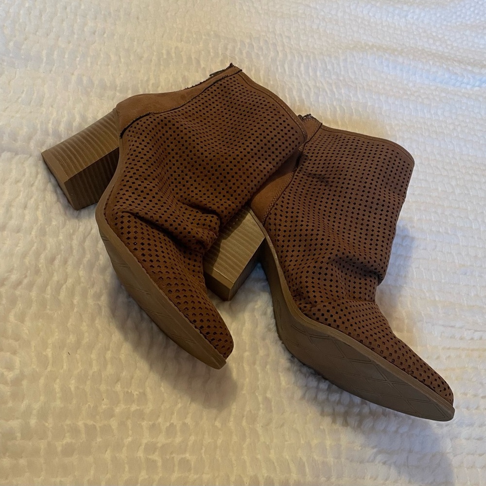 KAARI Blue | Frankie Block Heel Boots | Slouchy Western Ankle Boots | NWOB - Picture 4 of 14